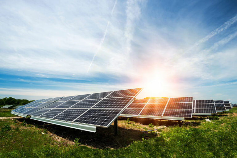 A definitive guide to solar energy and its advantages and drawbacks