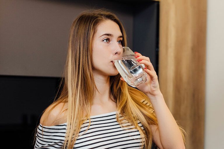 Avoid these 6 mistakes while drinking water